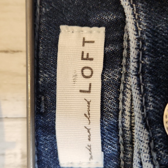 🥳LOFT Dark Blue Hi-Waist Kick Crop Size 6 - Picture 2 of 8